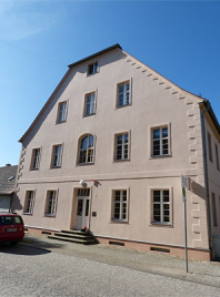 Giebel der sanierten Zinzendorfschule